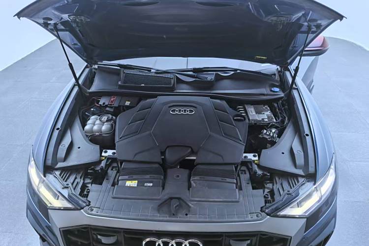 Audi Q8 2021 car image #23