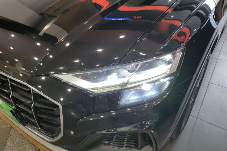 Audi Q8 2020 car image #23