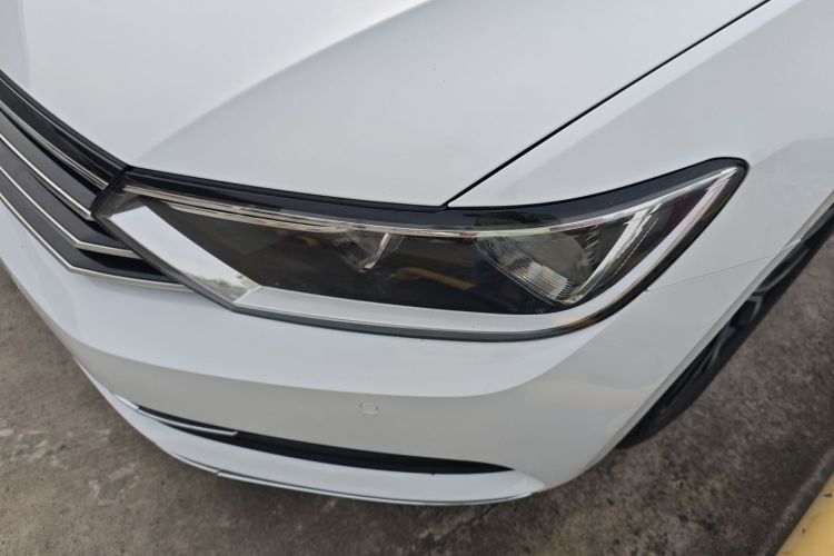 Volkswagen Passat Variant 2017 immagine di auto #23