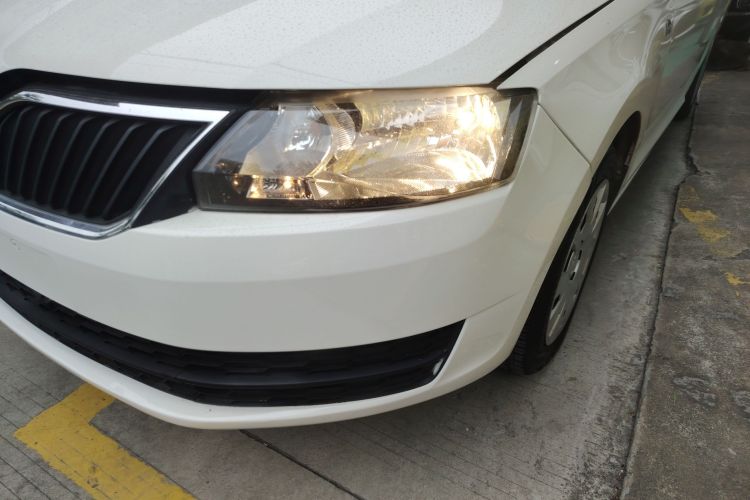 Skoda Rapid Spaceback 2016 car image #23