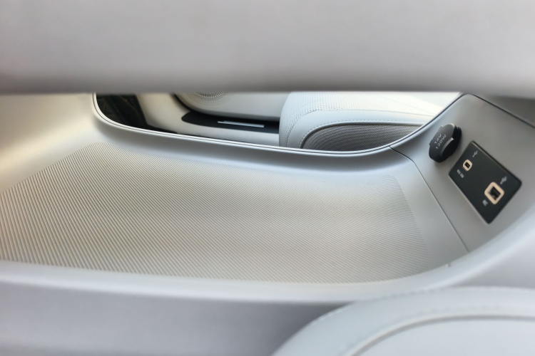 零跑汽车 零跑B01 2025 汽车图片 #23