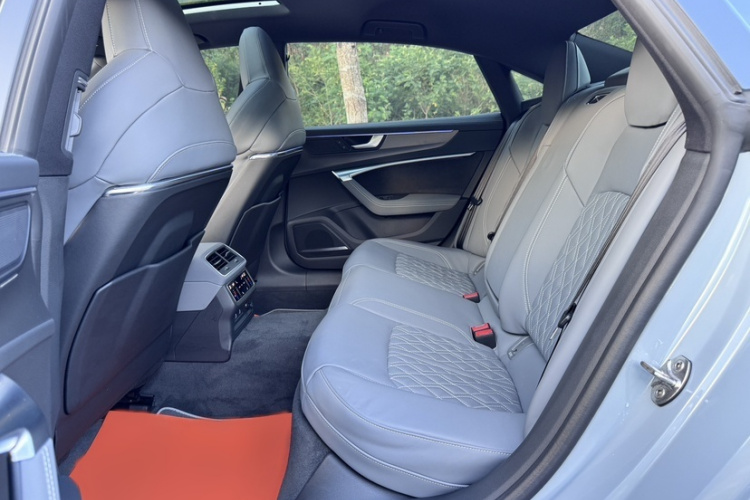 Audi A7L 2024 immagine di auto #23