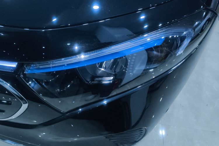 Mercedes-Benz EQB Class 2023 immagine di auto #23