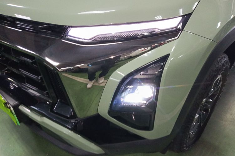 Chevrolet Equinox Plus 2025 car image #23