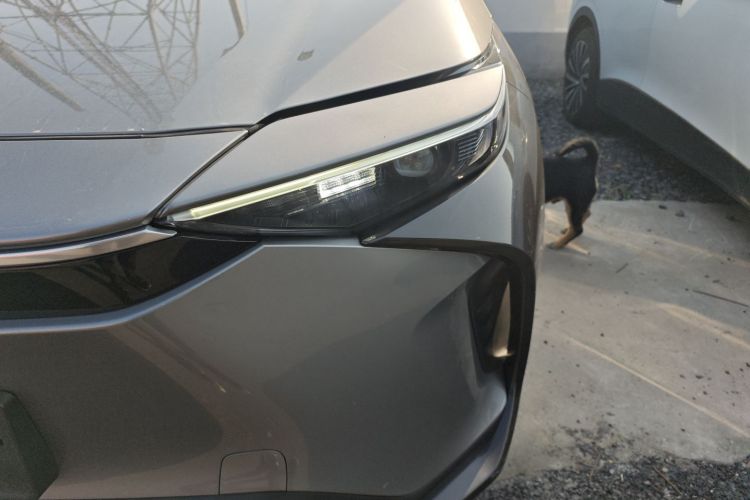 Toyota bZ4X 2024 immagine di auto #23