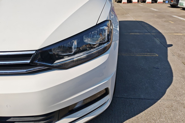 Volkswagen Touran 2021 immagine di auto #23