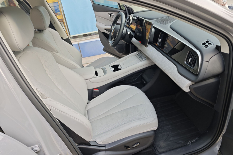 BYD Sea Lion 05 EV 2025 car image #23