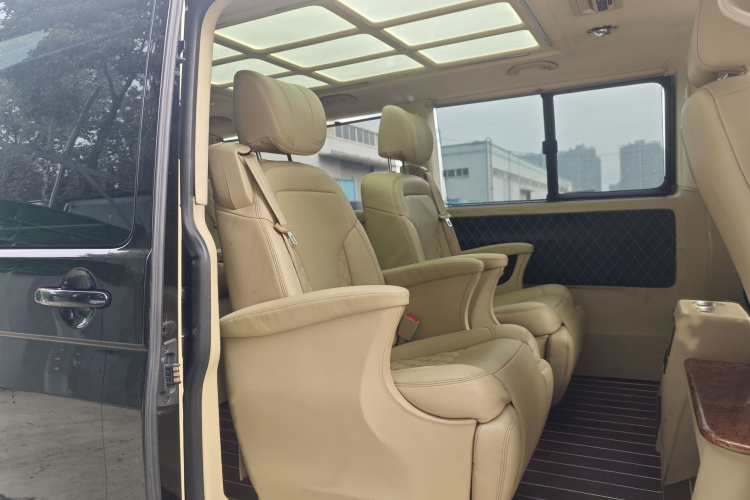 Volkswagen Caravelle 2018 immagine di auto #23