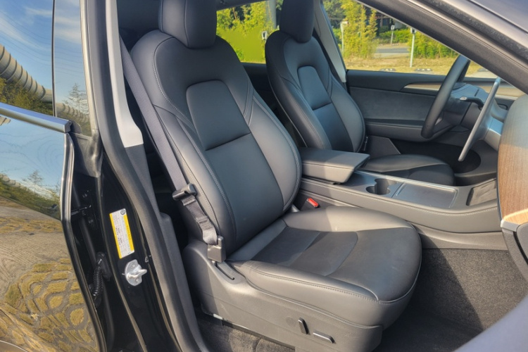 Tesla Model Y 2021 immagine di auto #23