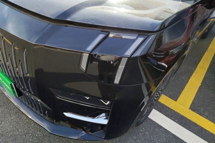 Zeekr 009 2023 car image #23