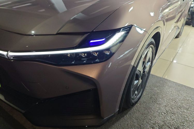 Toyota bZ3 2023 immagine di auto #23