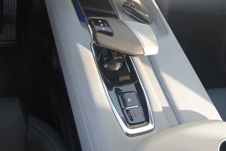 Changan UNI-Z PHEV 2024 car image #23