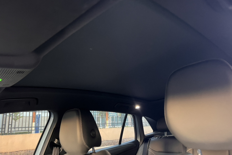 Volkswagen ID.4 X 2022 car image #23