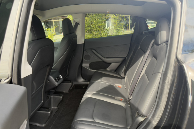 Tesla Model Y 2021 #23 Tesla Model Y 2021 car image #23