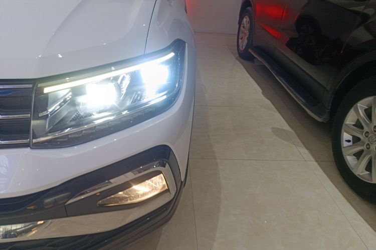 Volkswagen T-Cross 2019 car image #23