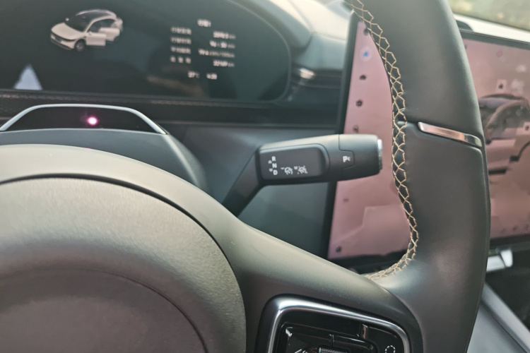 Zeekr 7X 2024 car image #23