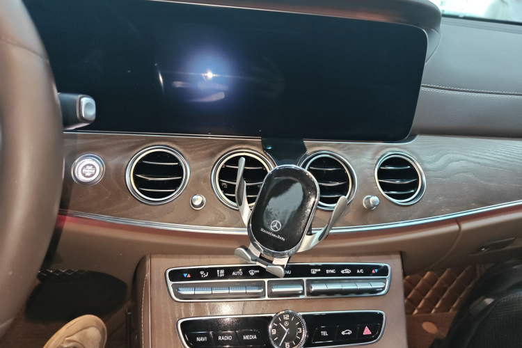 Mercedes-Benz E Class 2020 car image #23