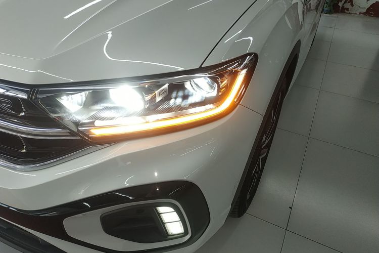 Volkswagen T-Roc 2023 car image #23