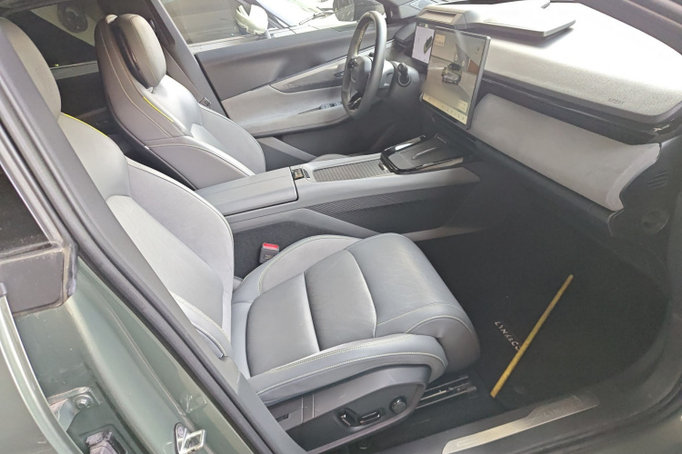 Lynk & Co 08 EM-P 2023 car image #23