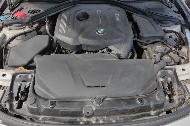 BMW 3 Series 2019 car image #23