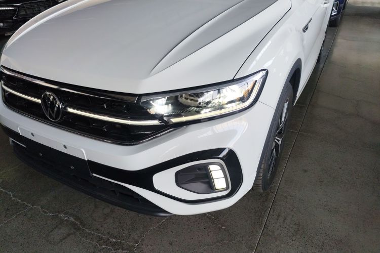 Volkswagen T-Roc 2025 car image #23