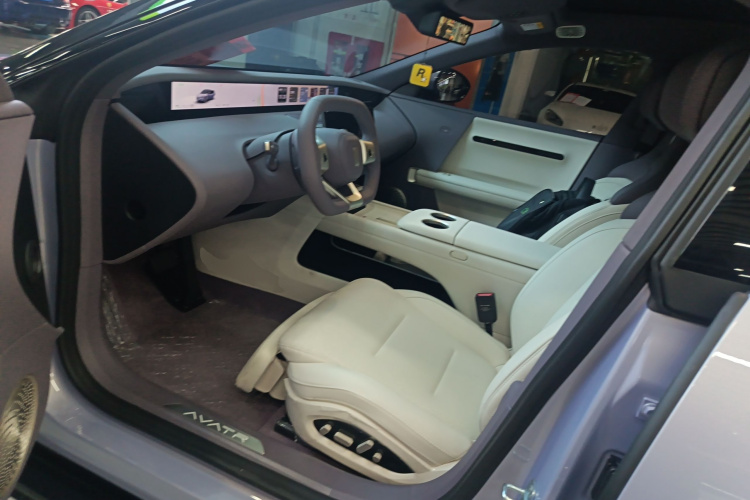 阿维塔 阿维塔06 2025 汽车图片 #23