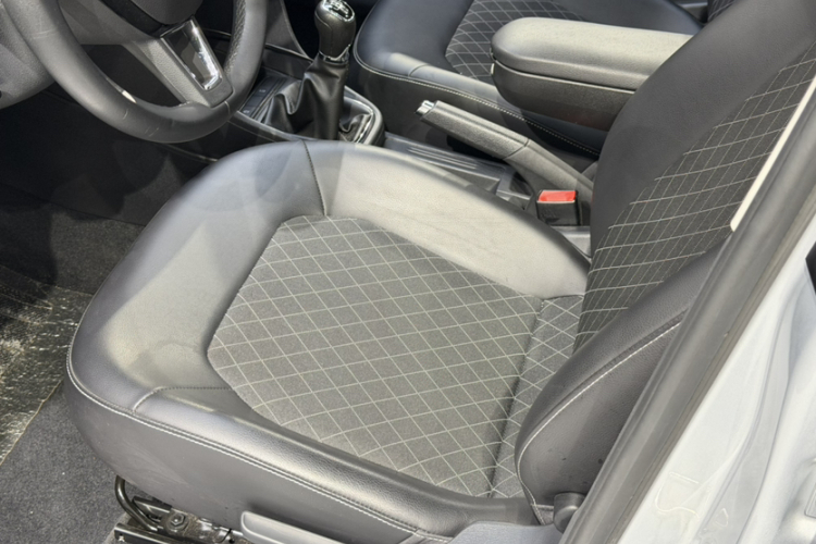Skoda Rapid 2019 car image #23