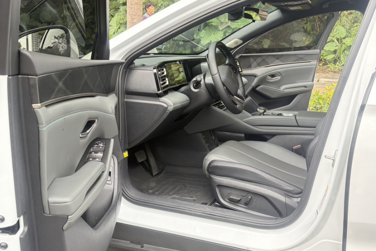 BYD Qin L 2024 #23 BYD Qin L 2024 car image #23