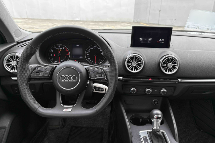 Audi A3 2018 car image #23