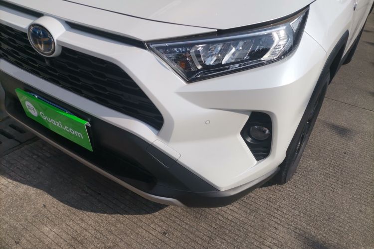 Toyota RAV4 2022 car image #23