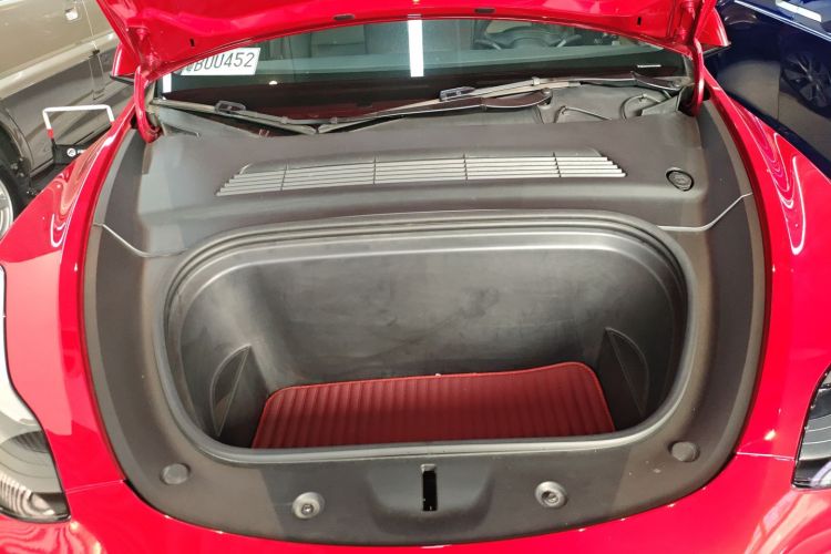 Tesla Model Y 2021 car image #23