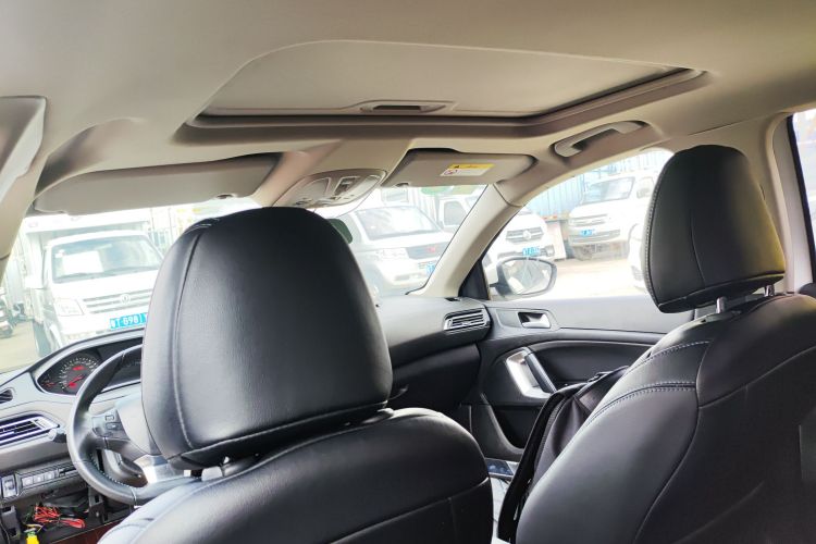 Peugeot 308 2019 car image #23