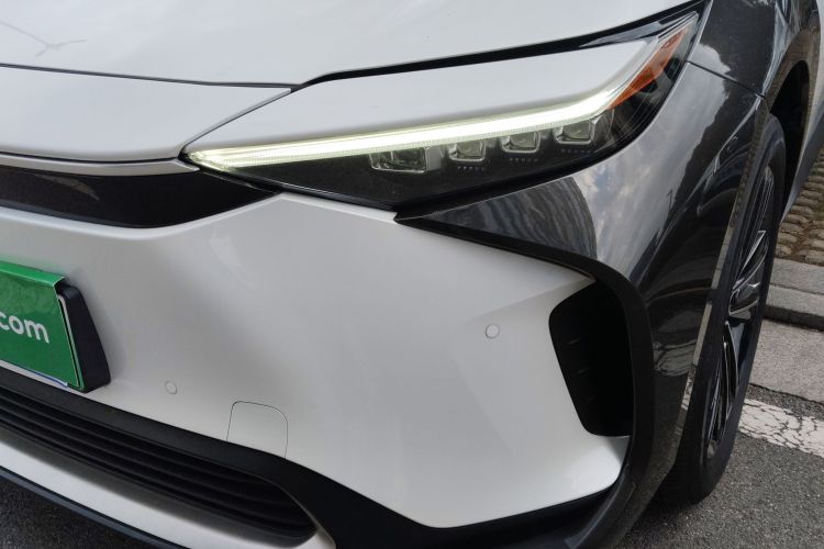 Toyota bZ4X 2022 immagine di auto #23