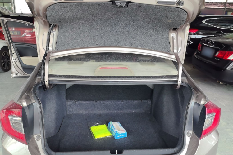 Honda Greiz 2018 صورة سيارة #23