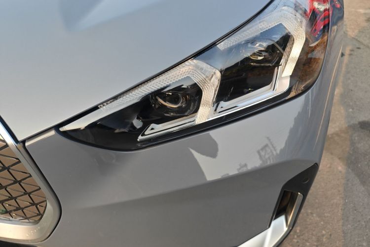 BMW iX1 2023 car image #23