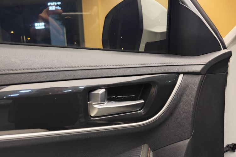 T5 2019 car image #23