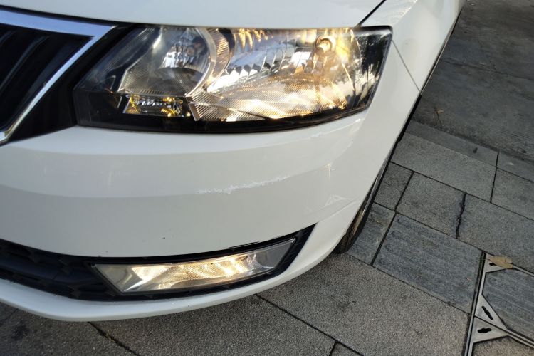 Skoda Rapid Spaceback 2017 car image #23