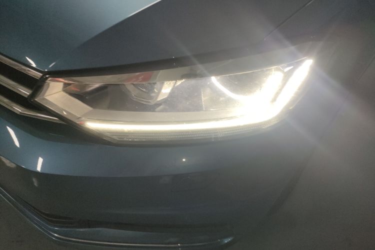 Volkswagen Touran 2018 immagine di auto #23