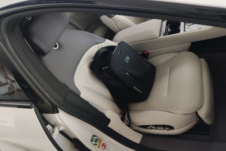 Avatr 12 2024 car image #23
