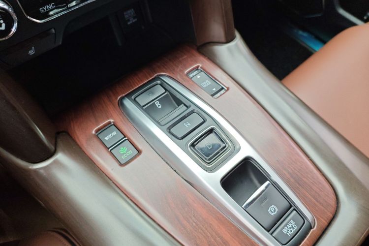 Honda UR-V 2018 immagine di auto #23