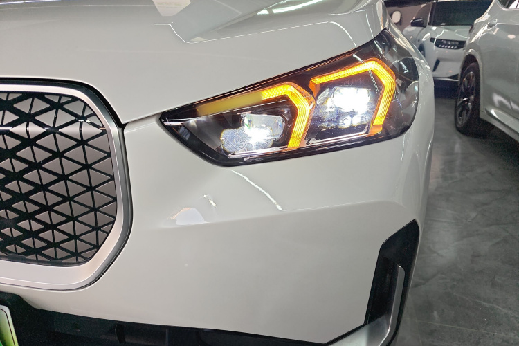 BMW iX1 2025 #23 BMW iX1 2025 صورة سيارة #23