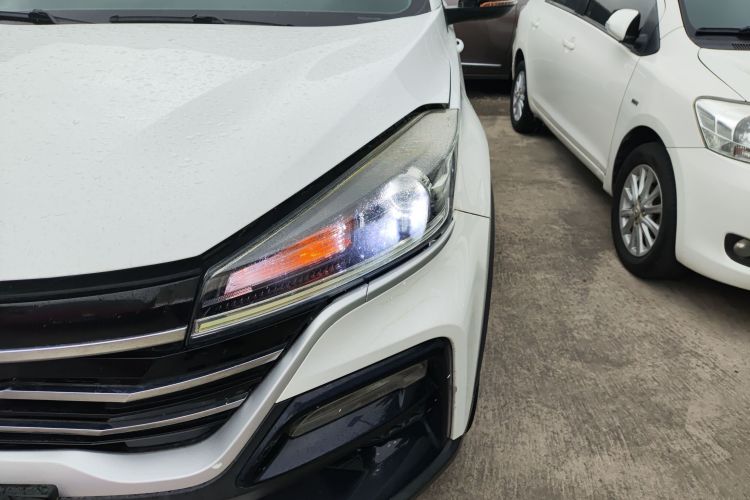 Kaiyi Showjet 2022 #23 Kaiyi Showjet 2022 car image #23