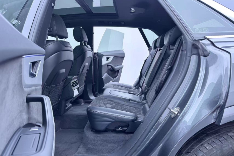 Audi Q8 2019 car image #23