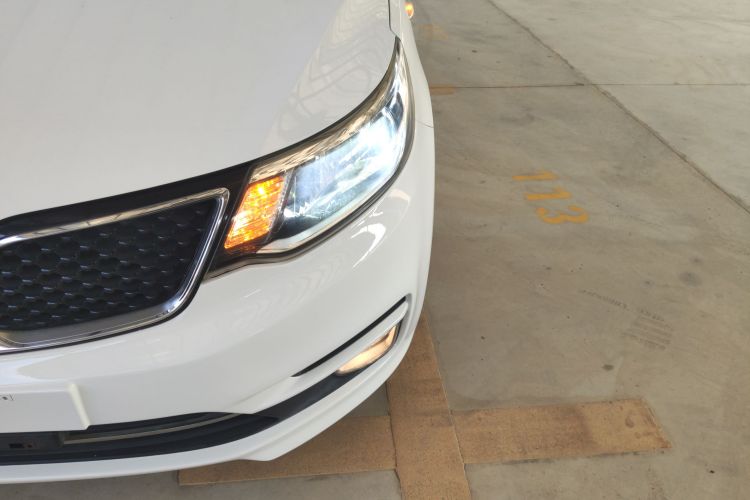 Kia K2 2016 imagen de coche #23