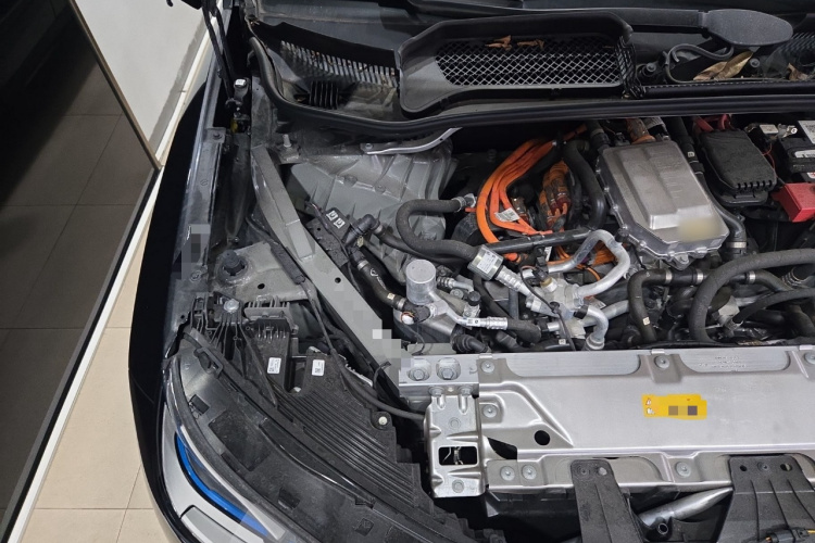 BMW iX 2024 immagine di auto #23