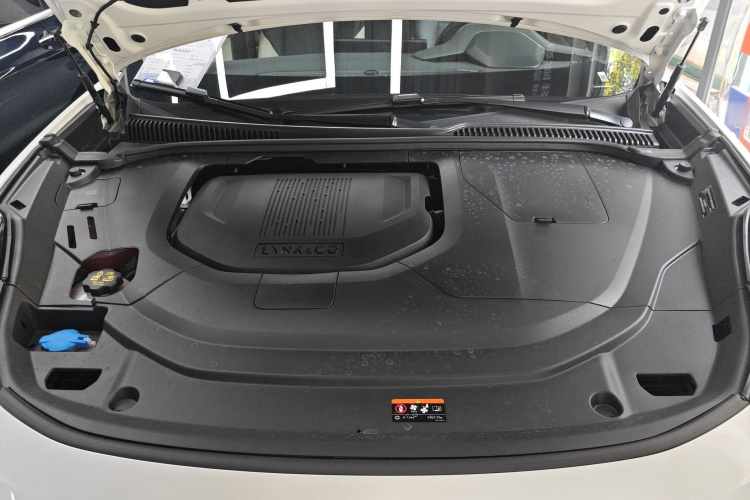 Lynk & Co 06 EM-P 2025 car image #23
