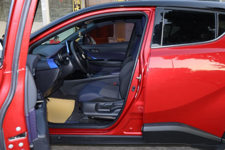 Toyota C-HR 2018 car image #23