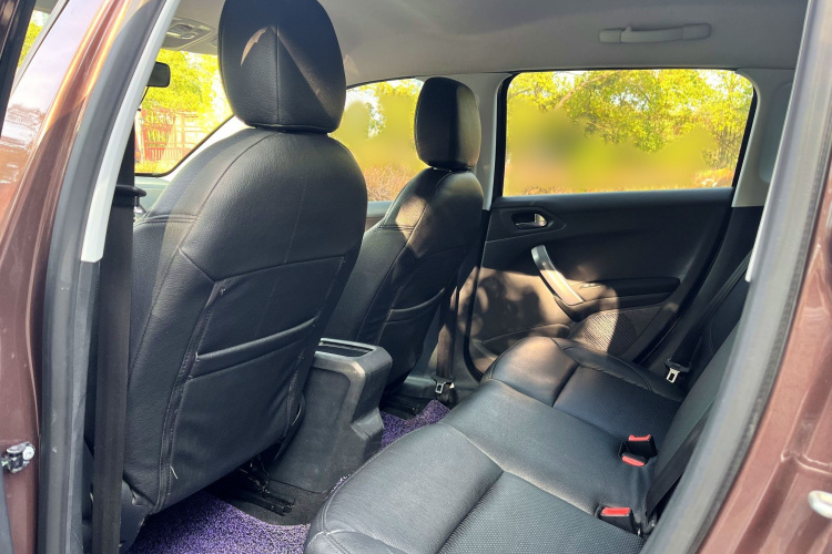 Peugeot 2008 2016 car image #23