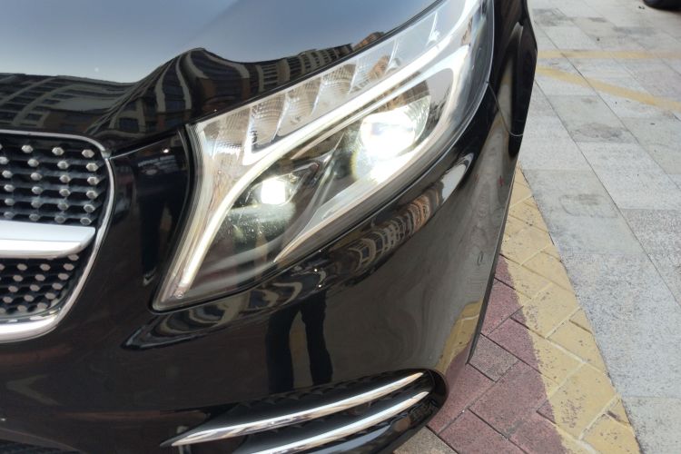 Mercedes-Benz V Class 2020 car image #23