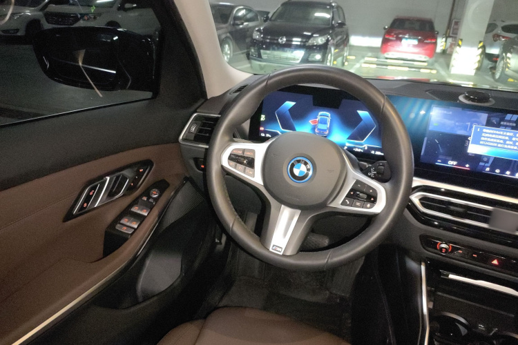 BMW i3 2024 car image #23